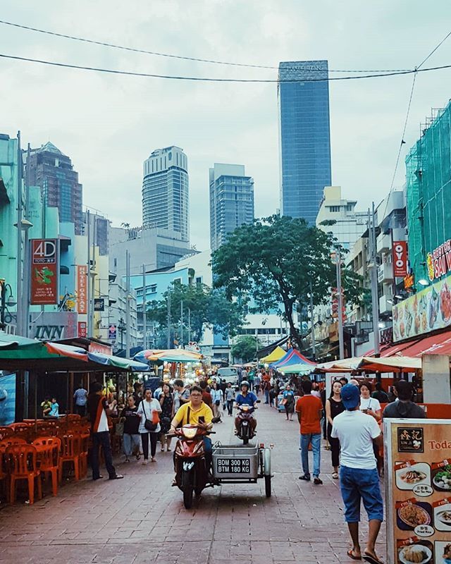 StrEats of Kuala Lumpur
.
.
.
.
#vscox #vscoedits #vscocam #galaxynote8 #samsung #kualalumpur #jalanalor #kualalumpureats #visitkualalumpur #visitmalaysia #tourist #mobilephotography #mobilephotographer #humansofkualalumpur #building #architecture #stree… ift.tt/2zHLsxU