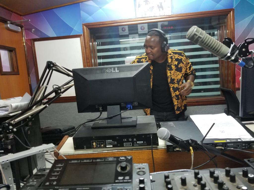mzaziwillytuva's tweet photo. It's time for #MamboMseto 1pm-4pm @RadioCitizenFM https://t.co/RLxVEpBjMh