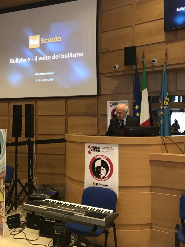 UdiconNazionale's tweet photo. Gianfranco Noferi, Vice Direttore Rai Cultura, ci mostra “I termini della Rete” con delle slide interattive 😎 #AgainstBullyFace @DenisNesci https://t.co/1AweHJt72N