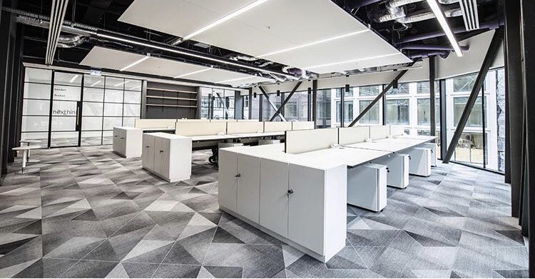 CarpetBase's tweet image. A great job by the designers on this large commercial property in the heart of the city. A combination of @millikenfloors @bolonofficial and @karndean_uk creates a vibrant working environment.

#commercial #carpettiles #design #wovenvinyl #zigzag #looselayvinyl #inset #flooring