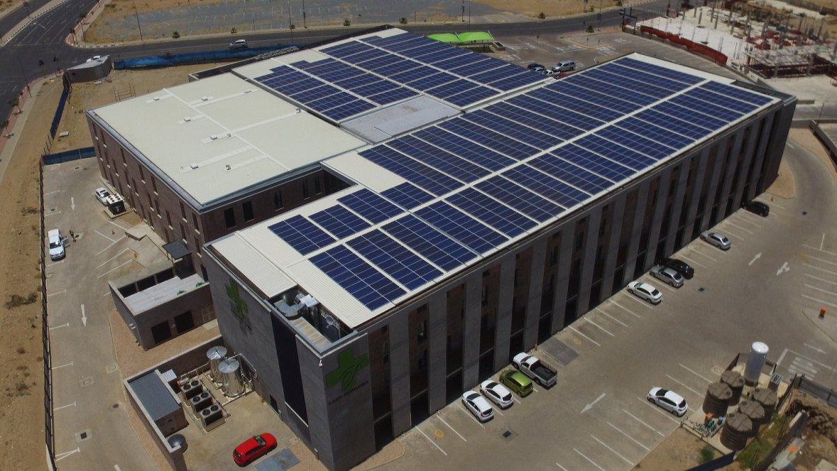 KACOnewenergy's tweet photo. In #Namibia, we have been represented for many years by the cooperation with our partner Sedgeley 🙏 The latest common project was the #solar PV system on the Lady Pohamba Private #Hospital in #Windhoek. Looking forward to many more such installations 🤞 #teamwork https://t.co/LL0hfGO4Tr