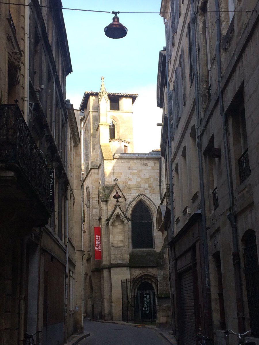 ibancourau's tweet photo. Merci Olga et @alternativewalk pour cette 1ère #visite touristique du « #Triangled’Or »!
2ème départ à 13h30 de l’Agence @BNPParibas Grand Théâtre: rejoignez-nous pour cette parenthèse #culturelle de la journée #Parlons Coeur❤️!
@Bordeaux @BanquesAlim #solidaire #mecenat https://t.co/ew3ZBTcYDT