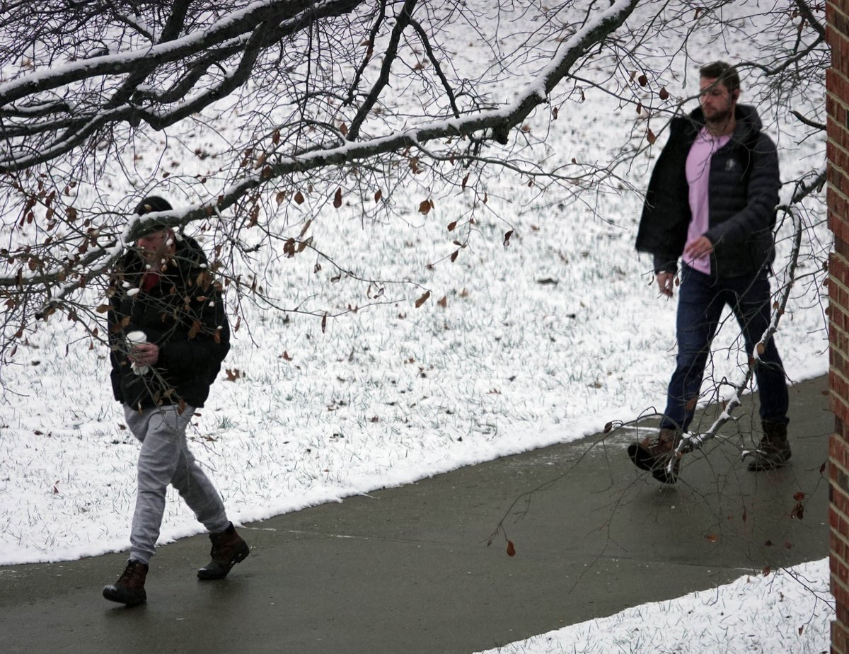 FarmerSchoolMU's tweet photo. Our first real snow at the @FarmerSchoolMU for the semester this morning. (if you consider an inch of snow "real," of course) #FallForMiami #MyFSB #lookspretty https://t.co/OLCJQKtUqq