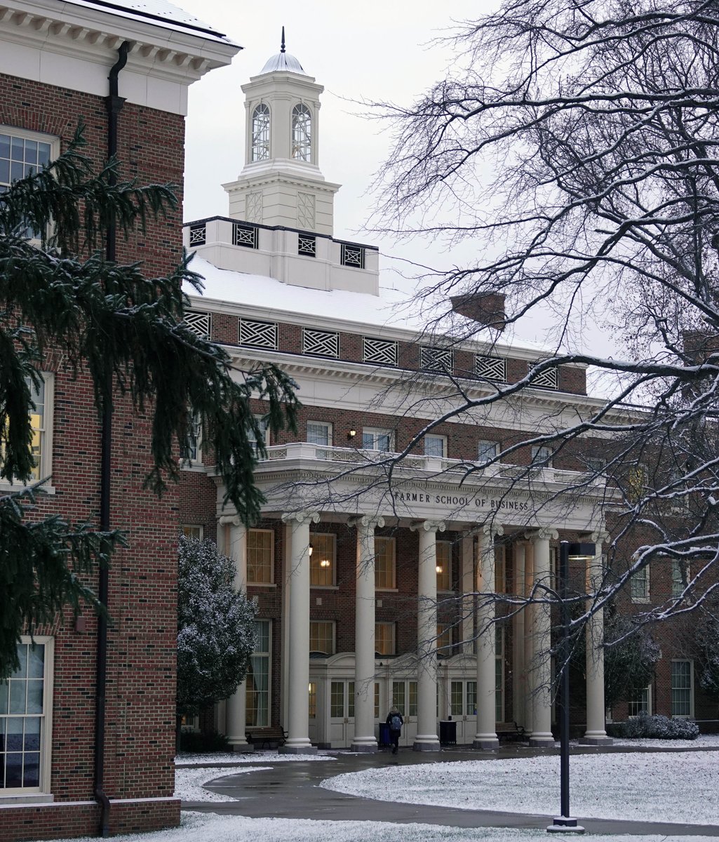 FarmerSchoolMU's tweet photo. Our first real snow at the @FarmerSchoolMU for the semester this morning. (if you consider an inch of snow "real," of course) #FallForMiami #MyFSB #lookspretty https://t.co/OLCJQKtUqq