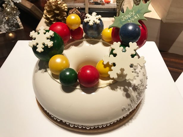 KansaiWalkers's tweet photo. 【クリスマスケーキNEWS】＃クリスマスケーキ はもう予約しました？＃セントレジスホテル大阪 の今年のケーキのテーマは「ニューヨークのART」。ツリーのオーナメントを思わせるものや、ニューヨークと言えば！のカラーをしたケーキなど、セントレジスらしいスタイリッシュなケーキが揃っています♪ https://t.co/Qs4602AUCD