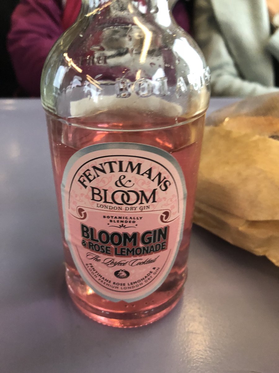 WHYGem's tweet image. I’ve convinced myself it’s totally fine to be having this for breakfast as it’s Christmas!! 😂🍸#bloomgin #girlsdayout