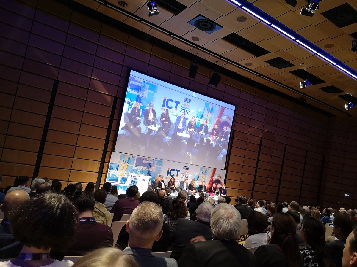 ClusterIT_Tirol's tweet photo. #ICT2018 blockchain as part of public Infrastructure: shift from centralized to citizen-driven Partizipation. I like! https://t.co/NVSEH1npgF