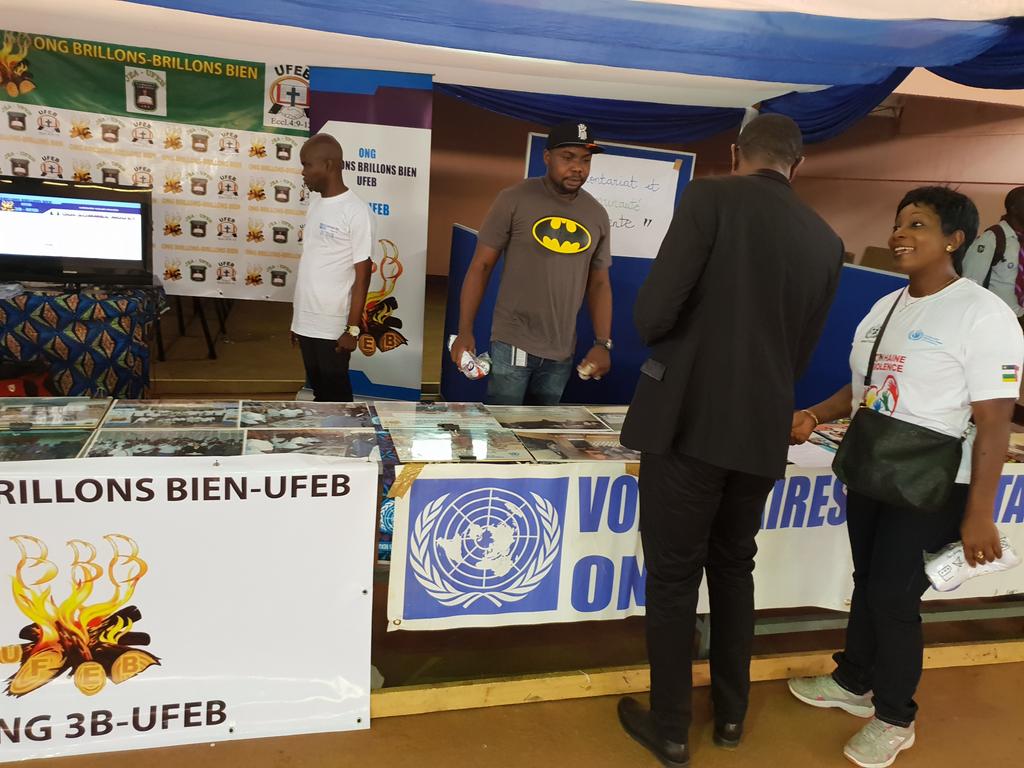 #IVD2018 and #Resilient Mise en place terminée au stade Omnisport de Bangui. Arrivée des invités sous l'animation du groupe de danse Linga Téré <a href="/UNV_ROWCA/">UNV W&C Africa</a> #CARpeace