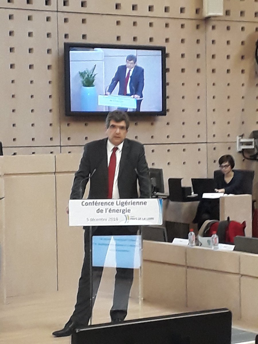 laurentgerault's tweet photo. Conférence Ligérienne de l’Energie, 250 Acteurs mobilisés #TransitionEnergetique
🔹Bilan #FRTE « Feuille de Route Transition Énergétique »
«La Dynamique est là» 👍
«Les résultats sont palpables »
14% ENR
🔹Déclinaison de la #PPE @paysdelaloire par V. SCHWARZ , DGEC @Min_Ecologie https://t.co/iaen2qFAzd