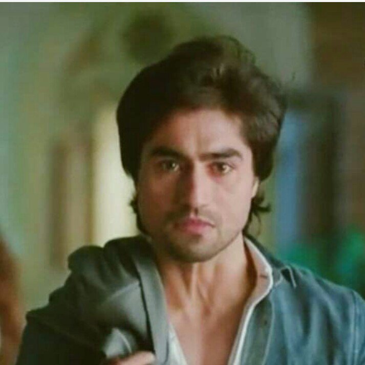 Mynonsensess's tweet photo. The 1st scn were i had goosebumps for "ADITYA HOODA"
PS: After that I lost the count 😌
I vote for #HarshadChopda for #Bepannaah 

#TVPersonality2018 
@SabrasRadio
 
@RajBaddhan
 
@BizAsia https://t.co/Mkimjt0uU0