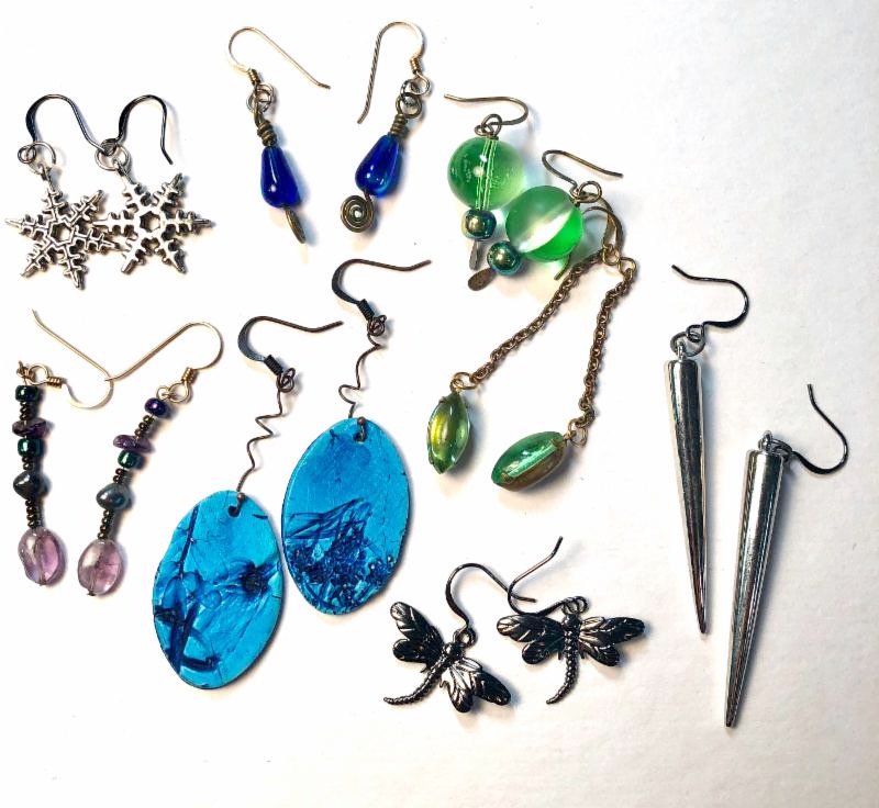 Classes are great holiday gifts. Do you know someone who would like to make their own earrings? conta.cc/2EaVxac