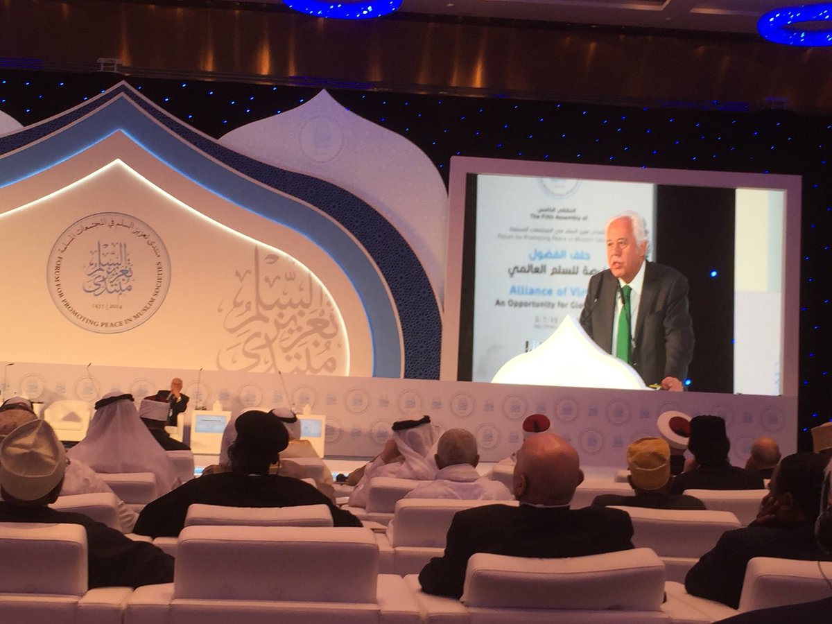 KholaHasan's tweet photo. Dr Abdul Hussain Shaaban: Muslims often complain about Islamophobia but forget that sometimes we have Westernophobia. We see human rights as a western concept, rather than as a universal concept which Islam itself has promoted. #PPeaceims #PeaceForum2018 #Allianceofvirtue https://t.co/WW2dn0kRYi