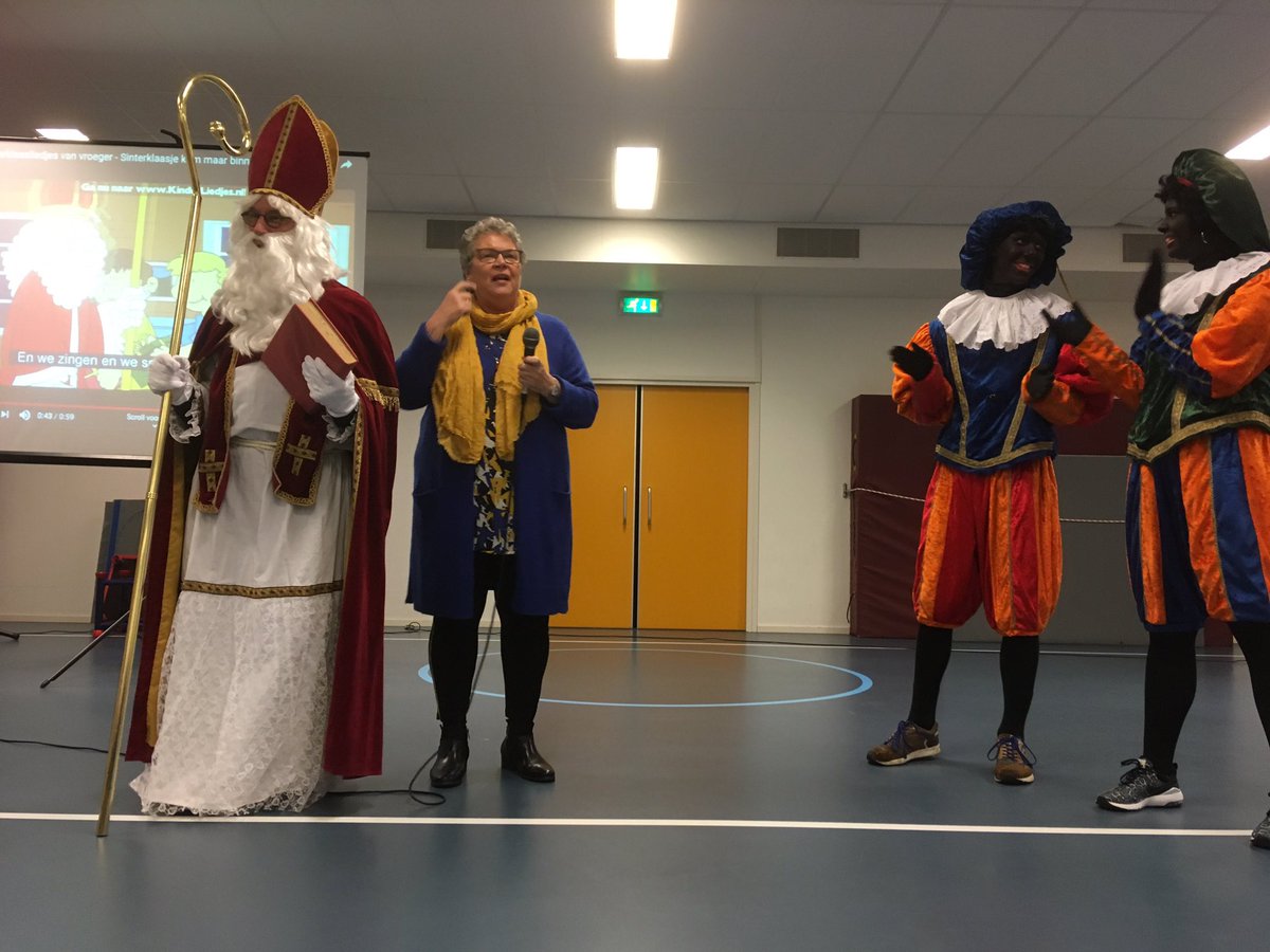 SBODeBurcht's tweet photo. Gelukkig heeft Sinterklaas de weg naar de Burcht weer gevonden! #Sinterklaasfeest https://t.co/dRTpww52pF