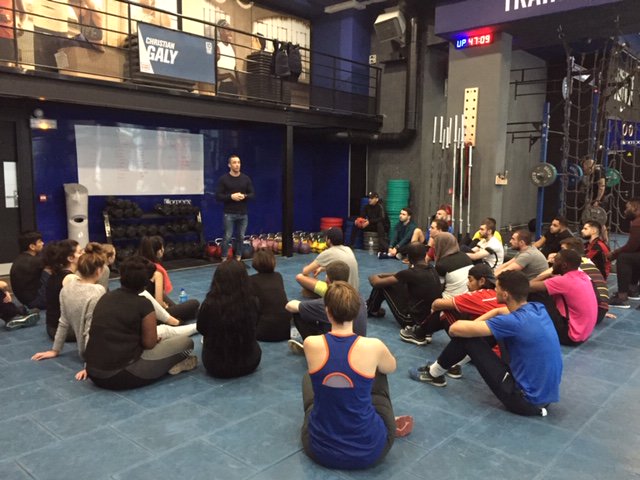 rocketschoolfr's tweet photo. 2 4 6 8 ! Nos étudiants participent à un bootcamp de crossfit en ce début de semaine pour apprendre à repousser leurs limites. 
Merci à Elsa Sausse, Damien lamour et Nicolas Bigot de #R2training pour leur coaching et leurs conseils motivationnels ! https://t.co/iMvfEMeugD