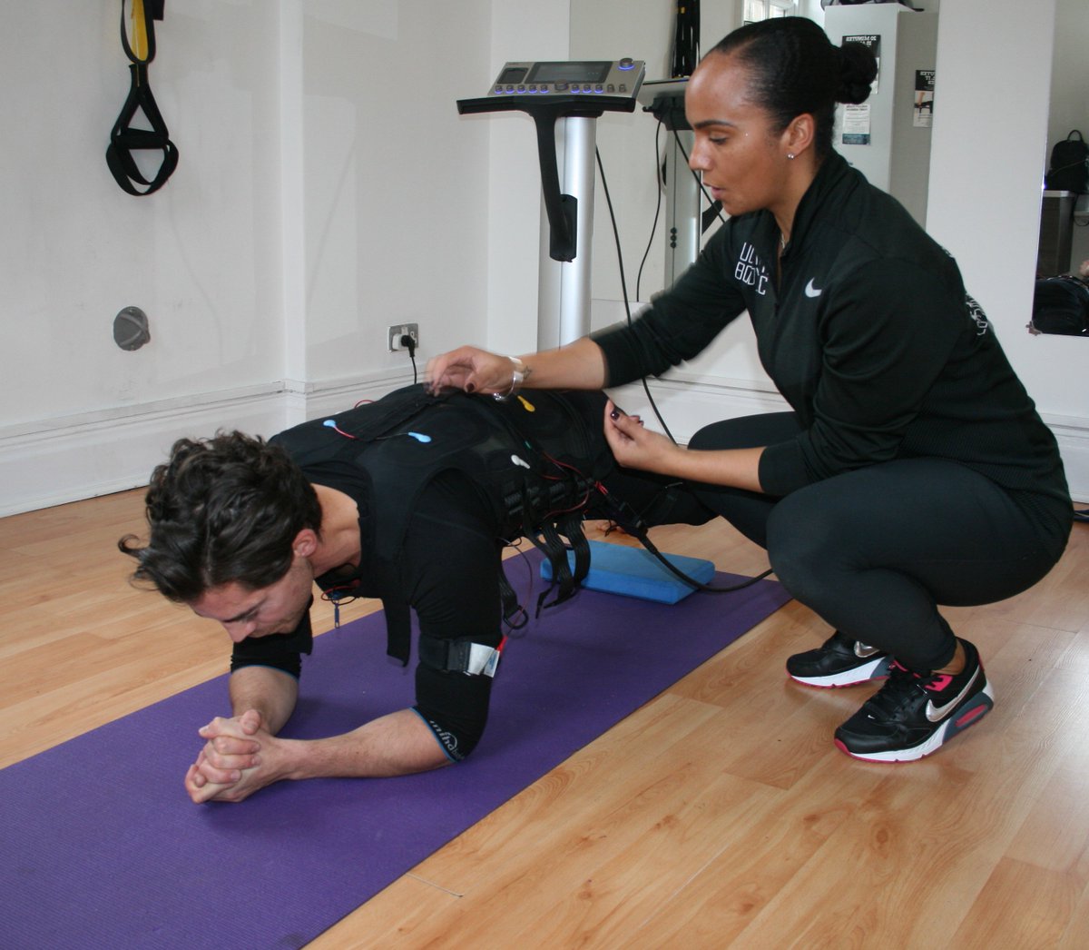 mihabodytecUK's tweet photo. Train smart with the right team. 20 minute EMS sessions with Ash from @UltimateBodytec are perfect for busy Londoners....like @TomReadWilson #perfectplank #personaltrainer #gymlife #fitnessgoals https://t.co/SStCjrAOga