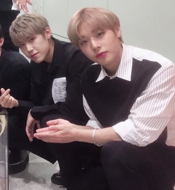 O529X11O2's tweet photo. 🖤🖤 #윙참 https://t.co/dGoTPaVaFp