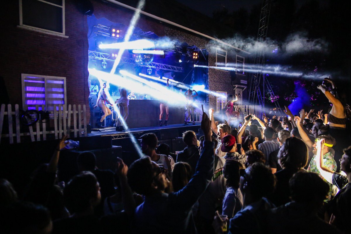 artworkmagnetic's tweet photo. Dear friends. That thing is happening again, you know, the massive party in my front garden. You can get you hands on tickets here... 👇
Lots of love 
Art 

https://t.co/riEVNBfeCV https://t.co/7QKlkiIlQx