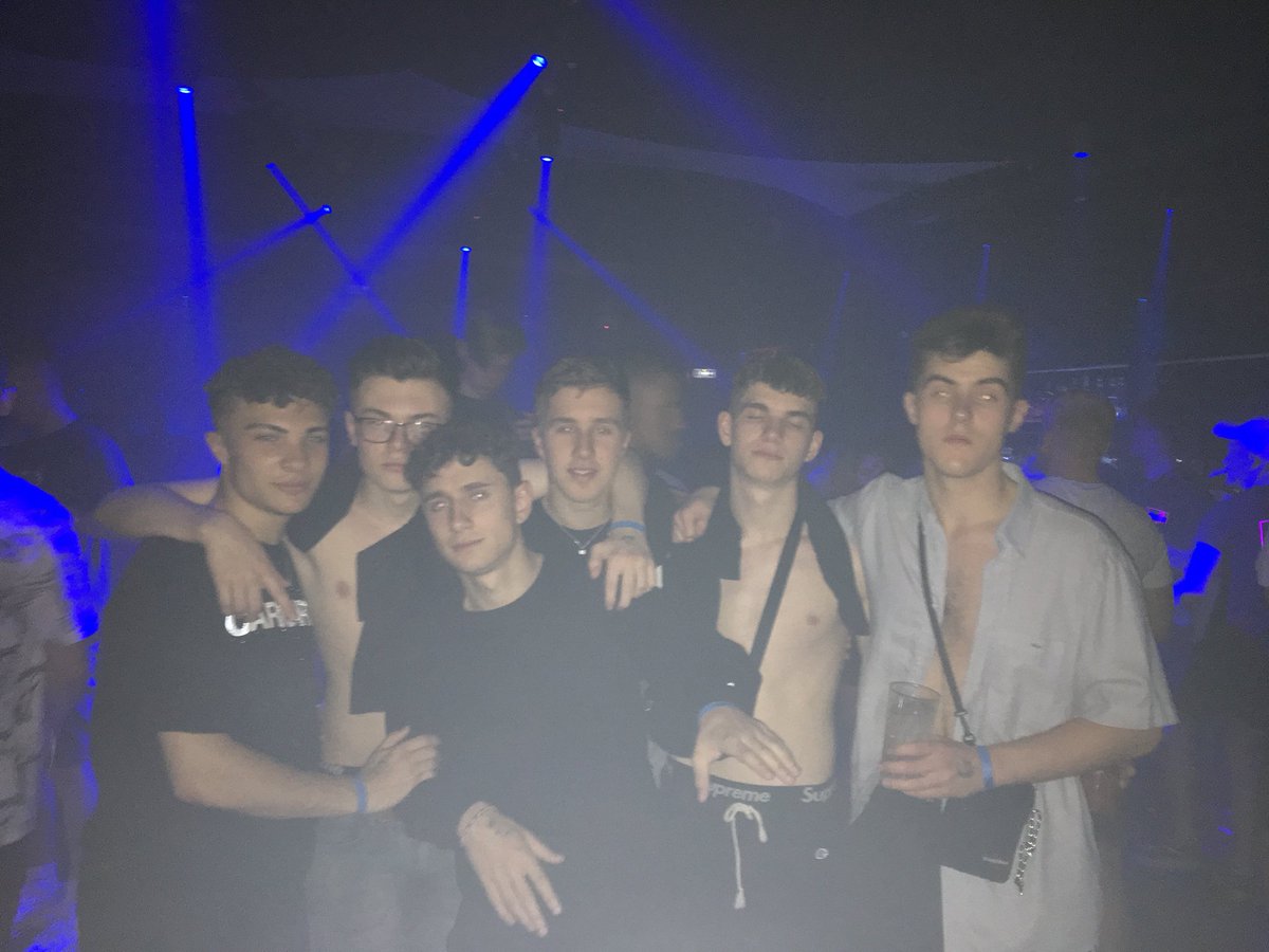 dan_greene14's tweet photo. @JayPhxllips Happy Birthday you sexy cunt🎉 have a sick day bro, see you in a couple weeks💛big love xx https://t.co/aWPvdETzjM