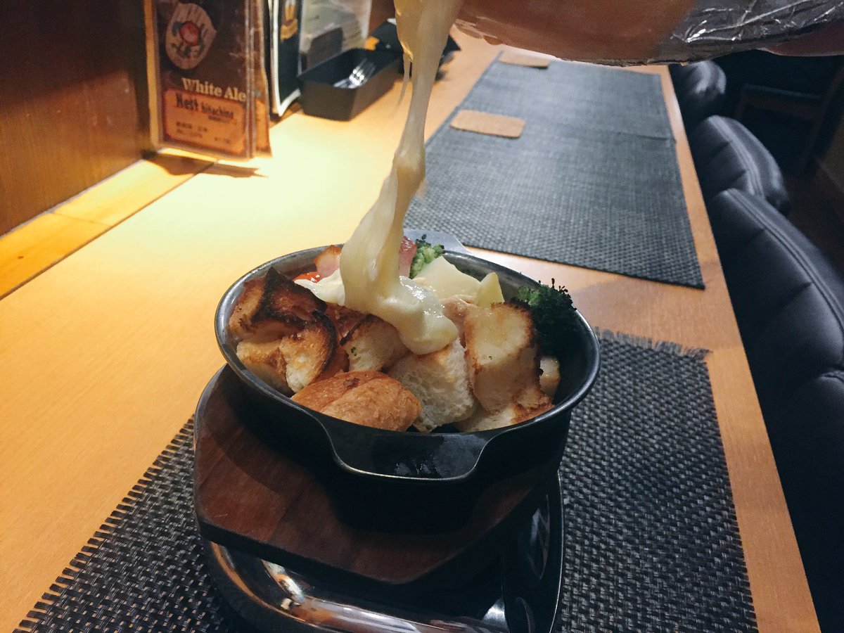 an101010's tweet photo. 東京でひとり飲みデビュー✨
チーズに燻製料理にクラフトビールとか超私好みのお店でした( *´艸｀)♡

#上野HAZE
#おひとりさま旅 https://t.co/JNErmQC5fW