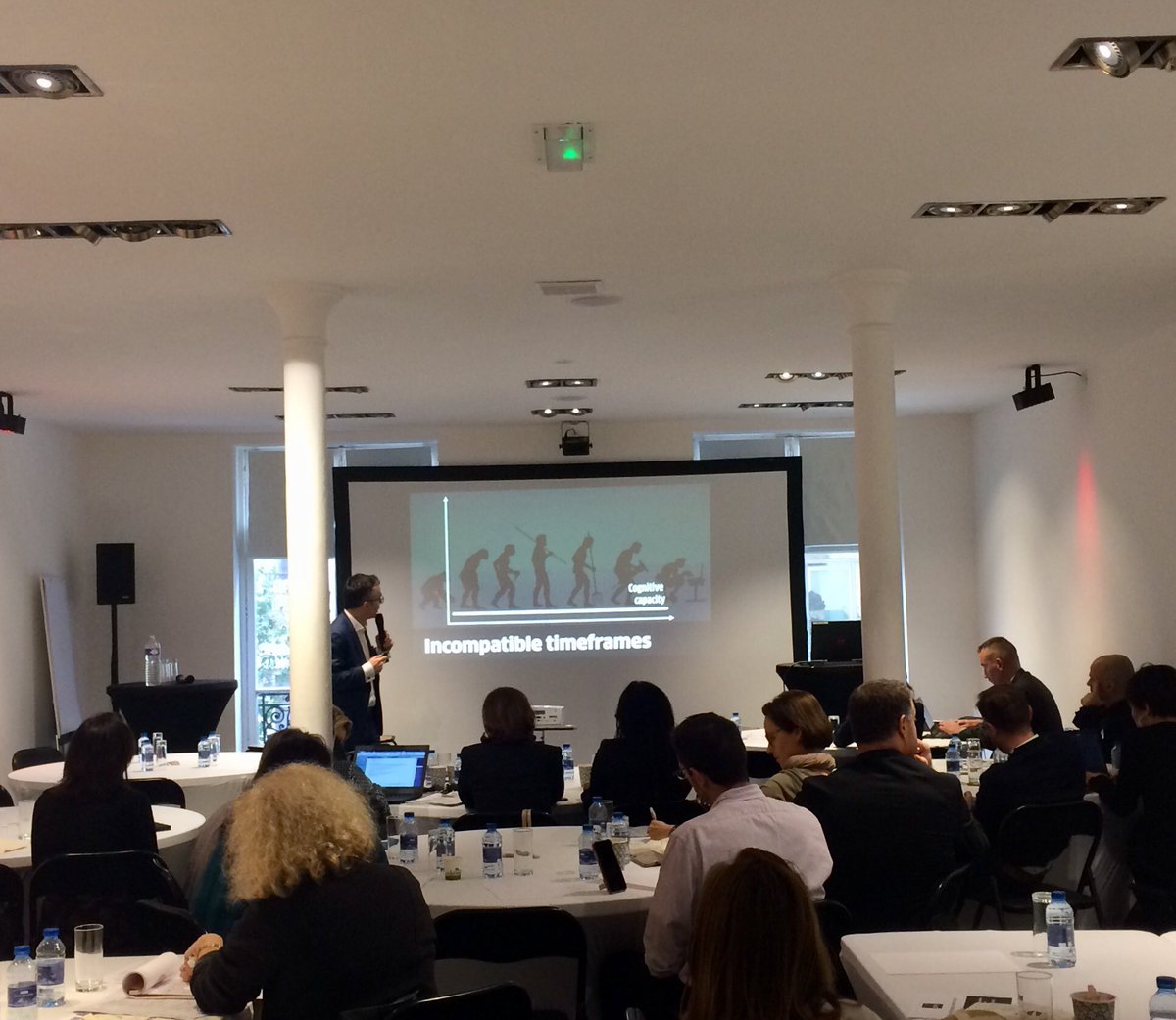 _MarionAubry's tweet photo. Comment échapper à la surcharge digitale ? @RegisLavisse nous présente le retour d’expérience mis en place chez Engie Digital pour imaginer collectivement de nouvelles pratiques collaboratives #ShakeYourManagement https://t.co/W6ukRJIrZ0