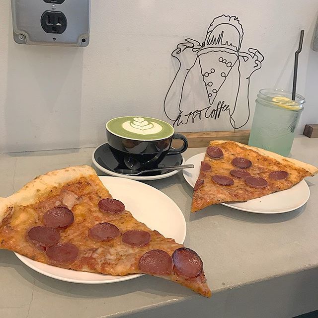 mintn_0201's tweet photo. .
.
pizzaでかすぎな。
.
#lift #liftcoffee #🍕
#佐賀カフェ #カフェ巡り https://t.co/prnRtk9P4G https://t.co/sGjkJEMq70