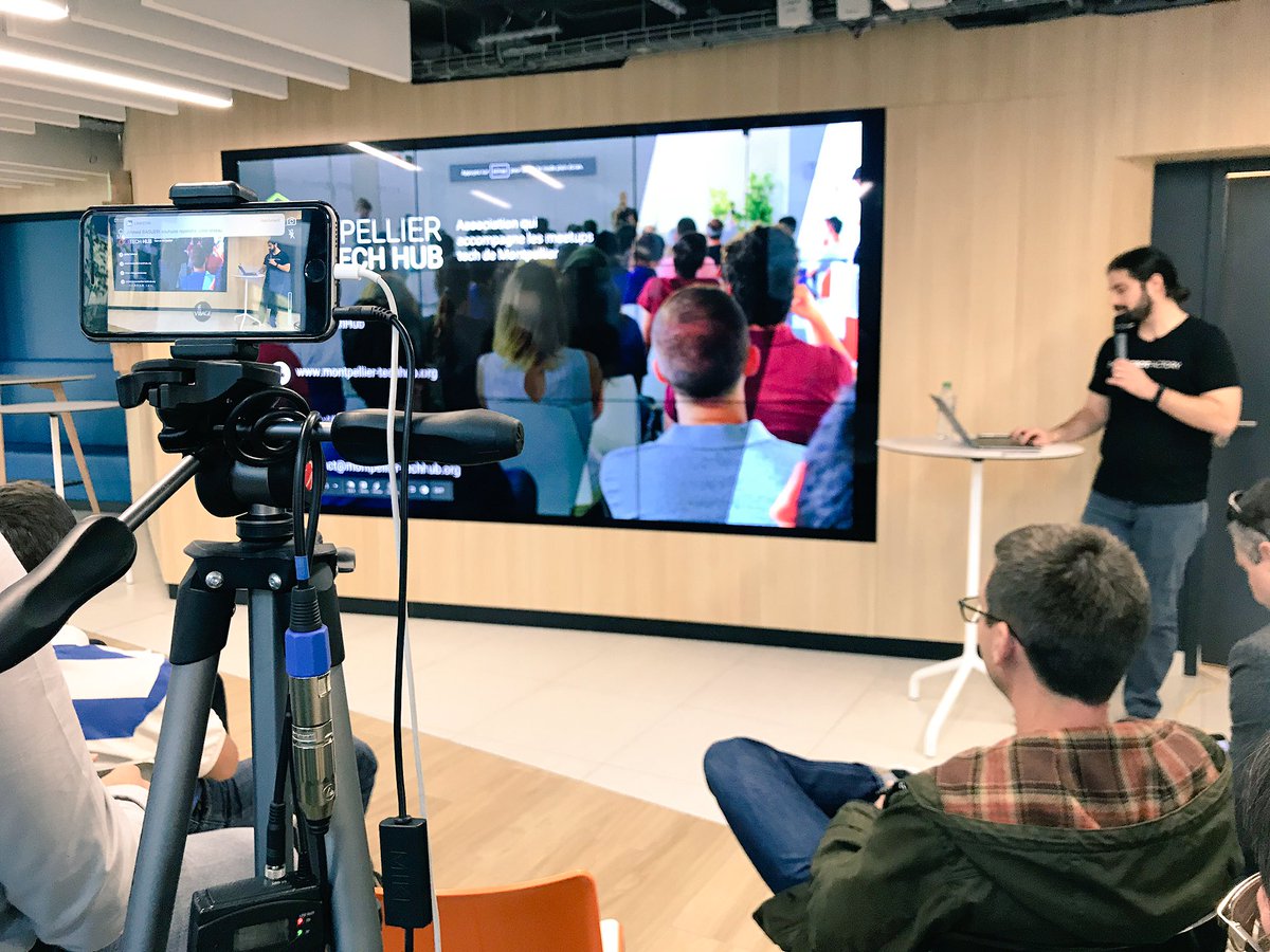 VillagebyCAL's tweet photo. [🔊En direct] #Meetup « C’est quoi un chatbot ?! » 🤖 animé par @vieira_gilles de @chatbotfactory 
Proposé par @BigData_Mtp 
📍 La Place du Village https://t.co/Hf4Vvr2HJk