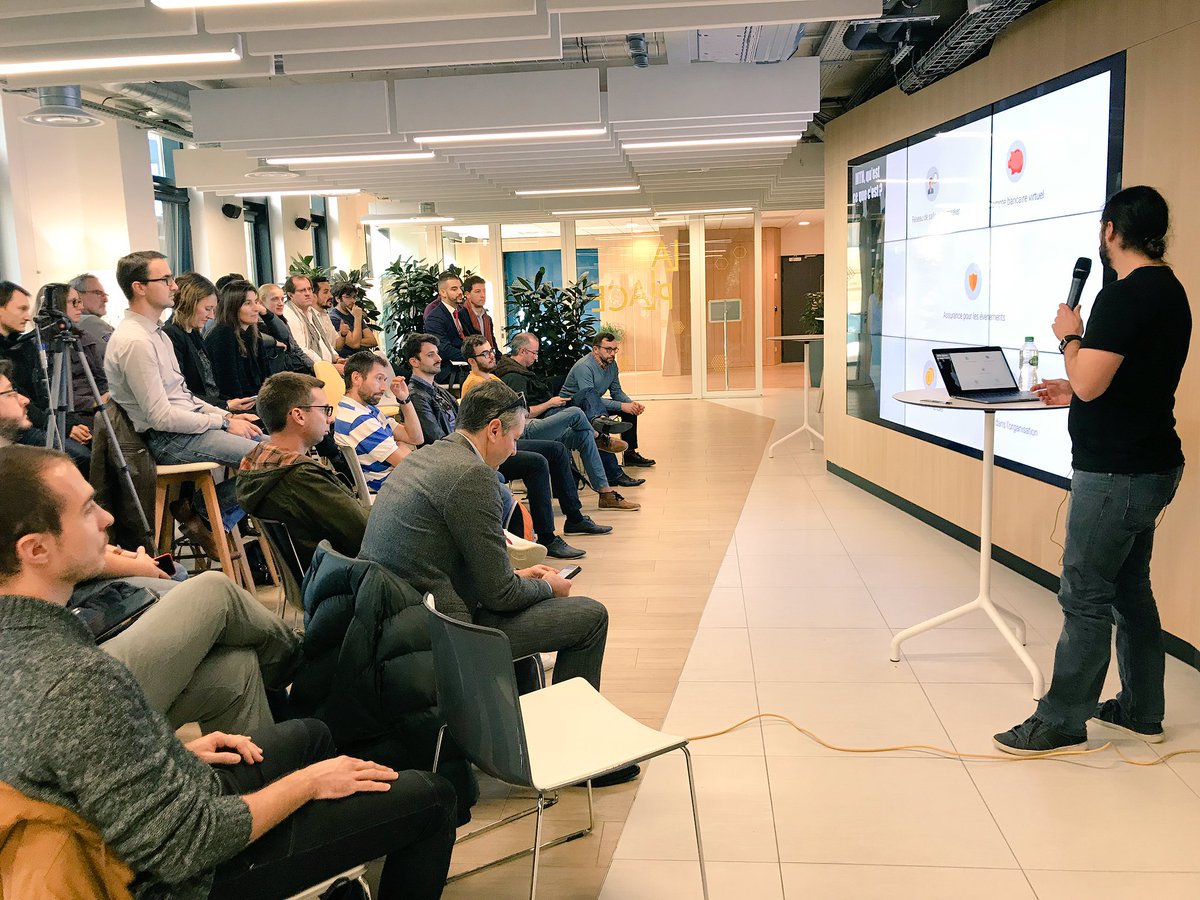 VillagebyCAL's tweet photo. [🔊En direct] #Meetup « C’est quoi un chatbot ?! » 🤖 animé par @vieira_gilles de @chatbotfactory 
Proposé par @BigData_Mtp 
📍 La Place du Village https://t.co/Hf4Vvr2HJk