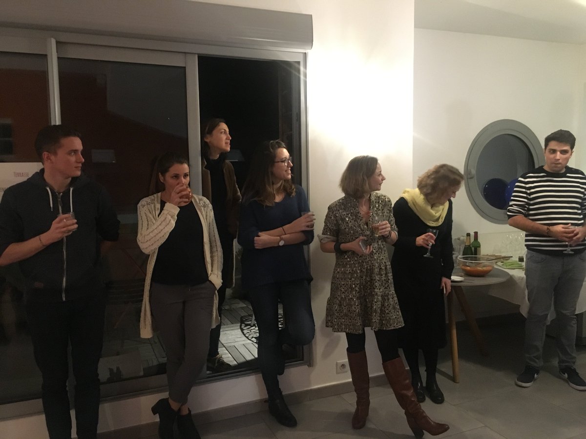 AkorConsulting's tweet photo. Noël s'invite à l'Akorale ! En attendant les fêtes, toute l'équipe s'est réunie hier soir pour un repas de noël Akor Consulting :) https://t.co/zzqVH6DwNY