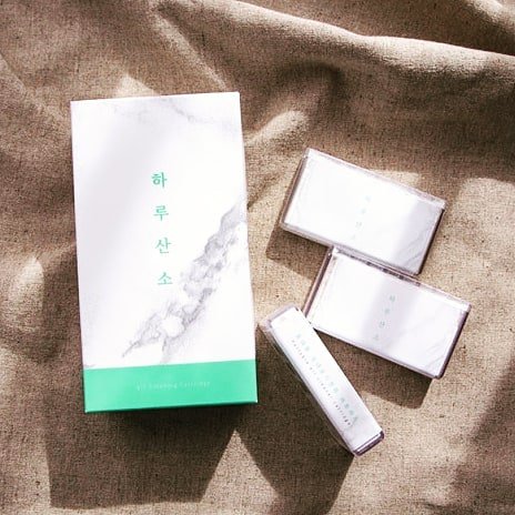 valueofday's tweet image. 하루산소 매커니즘은 실제 나무와 비슷한 탄소동화작용으로 산소를 내뿜습니다. 사진은 하루산소가 내뿜는 산소량을 여러나무와 비교한 사진입니다. 😀 하루산소는 2그루를 심은 효과와 같네요.~ #공기정화식물 #산소발생 #하루산소 #산소발생기 #이산화탄소배출량 #미세먼지 #이산화탄소 #소나무