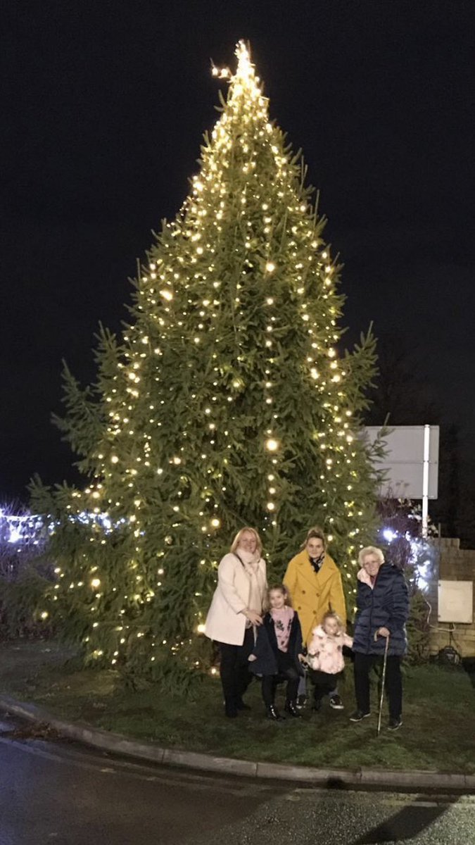 It is our pleasure to once again have purchased the Christmas trees for Woodlands Hospice this year. Woodlands is a fantastic place close to the hearts of many of us. In the picture are some of our oldest and youngest Crossfield relatives🎄🎄