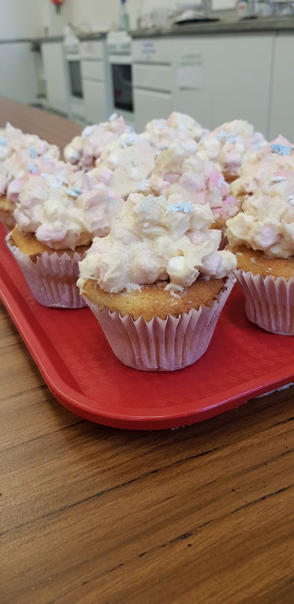tbapent's tweet photo. Frosty Peaks Cupcakes! https://t.co/pF7vNaMix9