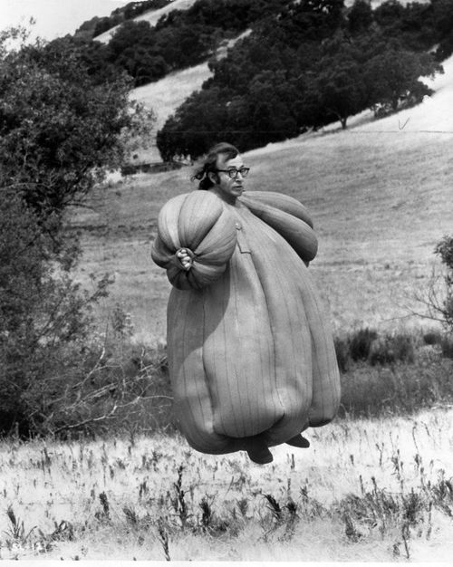 ArchAtlas's tweet photo. "La depressione ti fa lo stesso effetto. Ti fa guardare alla vita come se la osservassi dai confini della galassia. Da una tale distanza non c'è definizione... niente è visibile, a parte quell'irrilevante puntino blu."
Fine #Twittlettura #uomochetrema #AndreaPomella
#WoodyAllen https://t.co/gENCAVAfyH