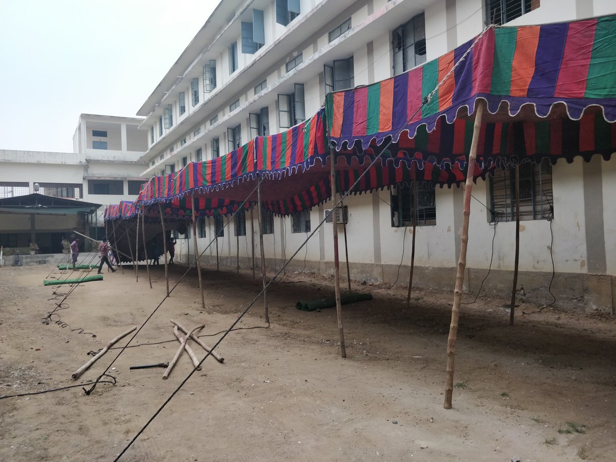 Collector_BDD's tweet photo. Distribution centres are being prepared for tomorrow as polling parties leave tomorrow for polling stations. 

@Sub_Coll_Bcm RO Bhadrachalam visited distribution centre in Bhadrachalam Constituency.

#WeAreReadyAreYou
#7thDecember https://t.co/QAQGrg1dWE