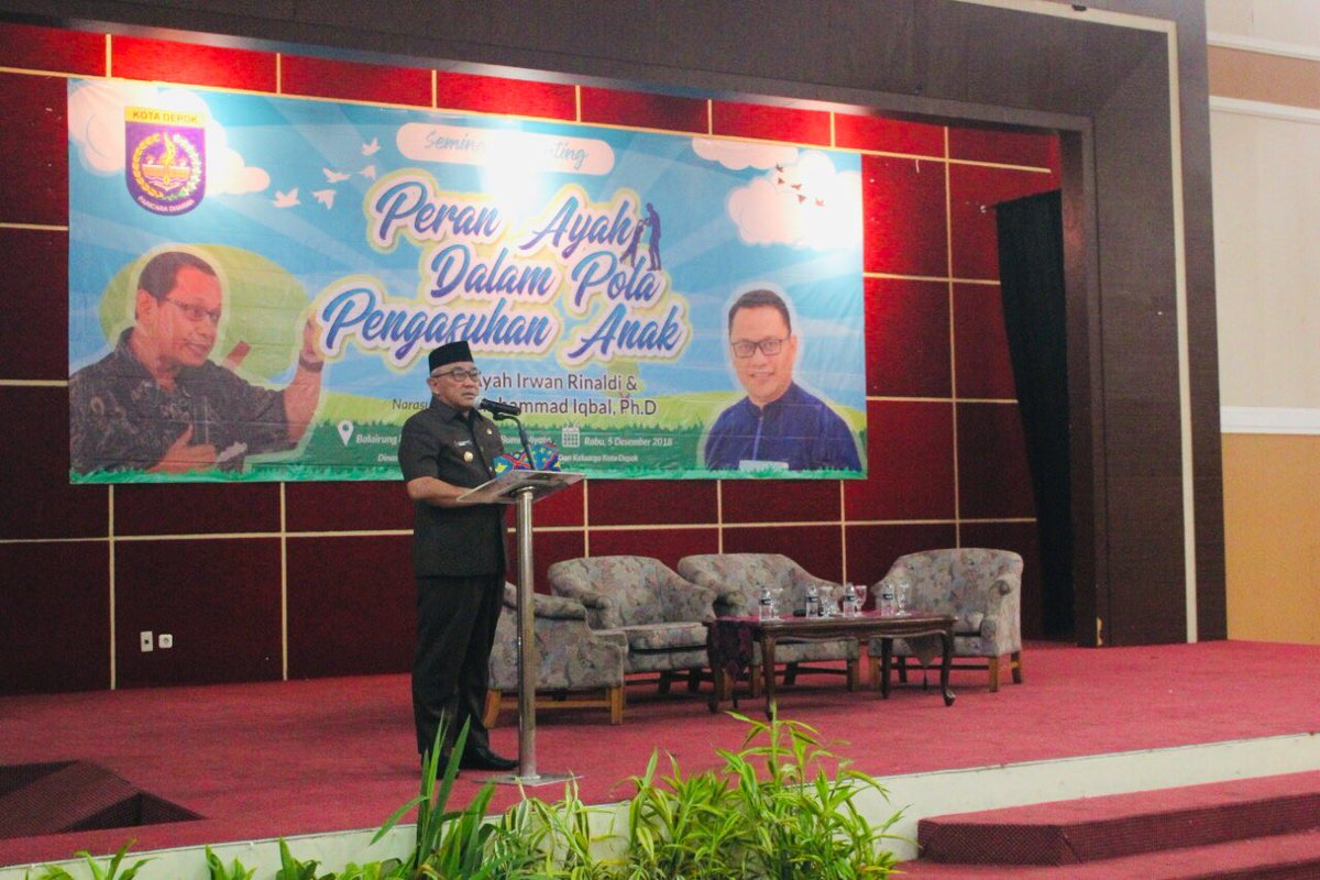 IdrisAShomad's tweet photo. Kegiatan ini adalah bagian realisasi program dari program unggulan Kota Depok yaitu kota ramah keluarga dan ini sudah tercantum dalam dokumen peraturan daerah terutama rumah lansia.

(Seminar Parenting "Peran Ayah dalam Pola Pengasuhan Anak", Bumi Wiyata, 05/12/2018) https://t.co/embYomLKd1