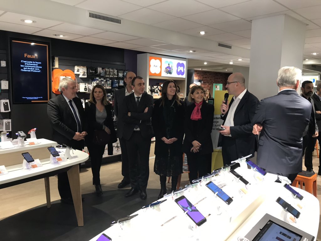 OrangeCorse's tweet photo. Inauguration du Smart Store @OrangeCorse d’Ajaccio centre ville avec une super équipe commerciale 👏@Prefet2A @SantoniBrunelli @JC_Angelini @JeanneTomasini @andremartin02 https://t.co/0isV5g6i2E