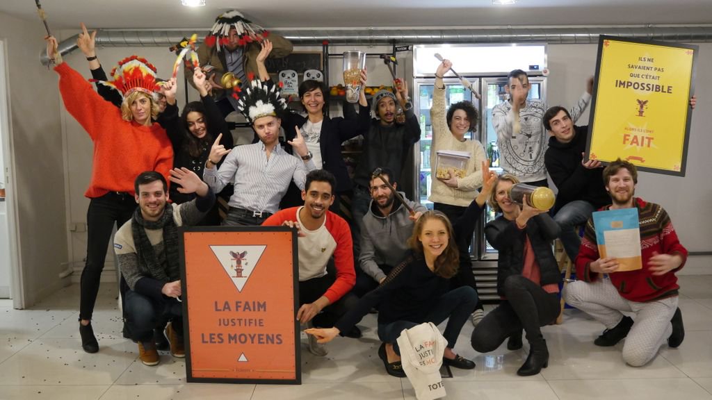 BuildYourTotem's tweet photo. Chez TOTEM c'est Noël avant l'heure 🎁 !
Pour tous nos clients 😍,  on vous fait gagner un apéritif à partager avec toute votre équipe pour fêter Noël avant Noël 🎅! 
Partagez sur Instagram, Facebook ou Twitter une photo d’équipe autour du Totem avec le hashtag #TotemXmas https://t.co/CJjKYjqkAi