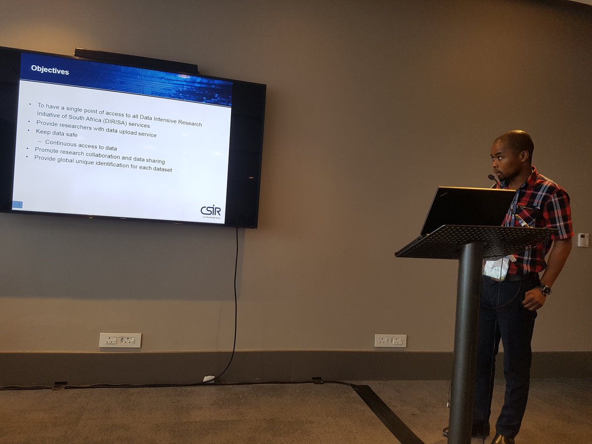 DirisaNicis's tweet photo. #CHPCCONF2018 Mr Mbuyiselo Ndlovu presenting on DOIs, Data Upload and Subscription. #DIRISA https://t.co/3q5ynXjfSg