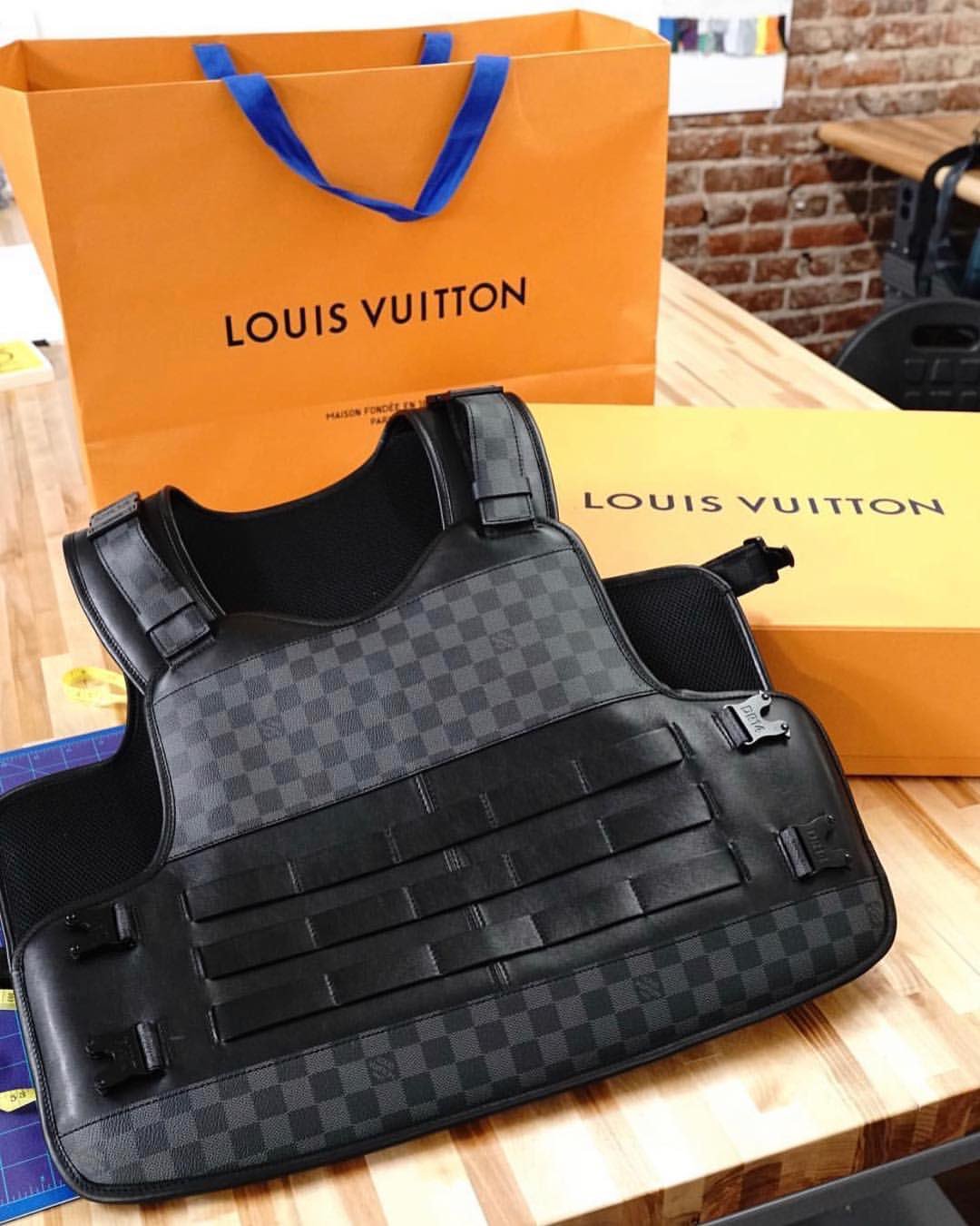 louis vuitton vest bullet