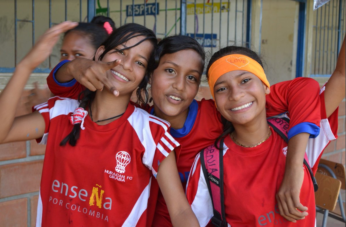 Huracanfclondon's tweet photo. On #internationalvolunteerday we say a Huge ThankYou to all the amazing volunteers who make the @Huracanfclondon the inspirational organisation it is – in 2018 you have given 300+ children the chance to engage in f'ball projects that we know will benefit them far beyond the pitch https://t.co/Ih64I3ShSX