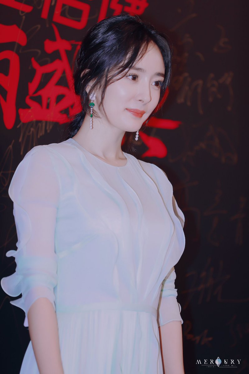 MercuryYangmi's tweet photo. #杨幂💫#杨幂刺杀小说家

    💫习惯了群星中找你的影子 https://t.co/wmsk1abcJq