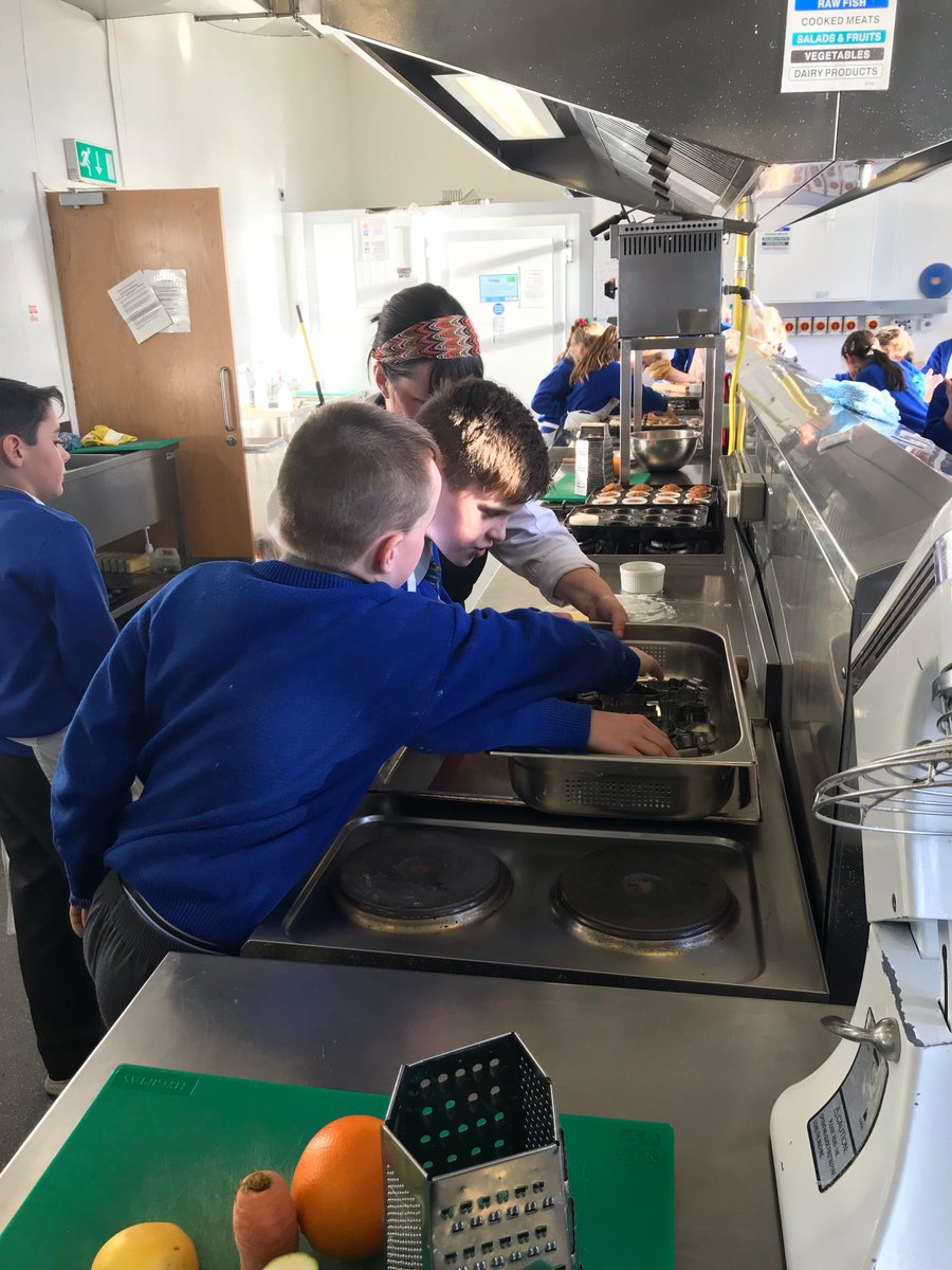stmarysttown's tweet photo. Fourth Class visited Thomastown School of Food. The kids had a brilliant time baking healthy buns and muffins.#schooloffood https://t.co/8r74vmXTN6