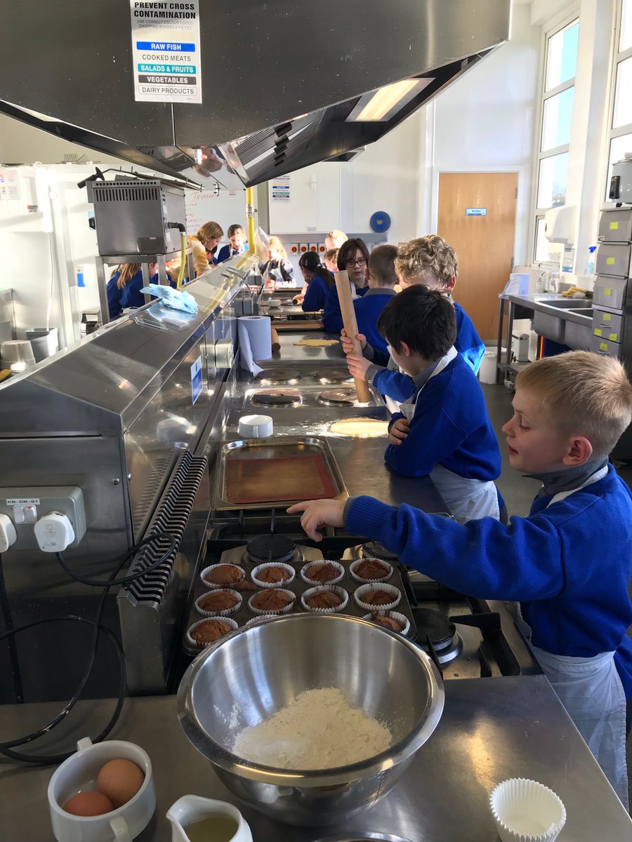stmarysttown's tweet photo. Fourth Class visited Thomastown School of Food. The kids had a brilliant time baking healthy buns and muffins.#schooloffood https://t.co/8r74vmXTN6