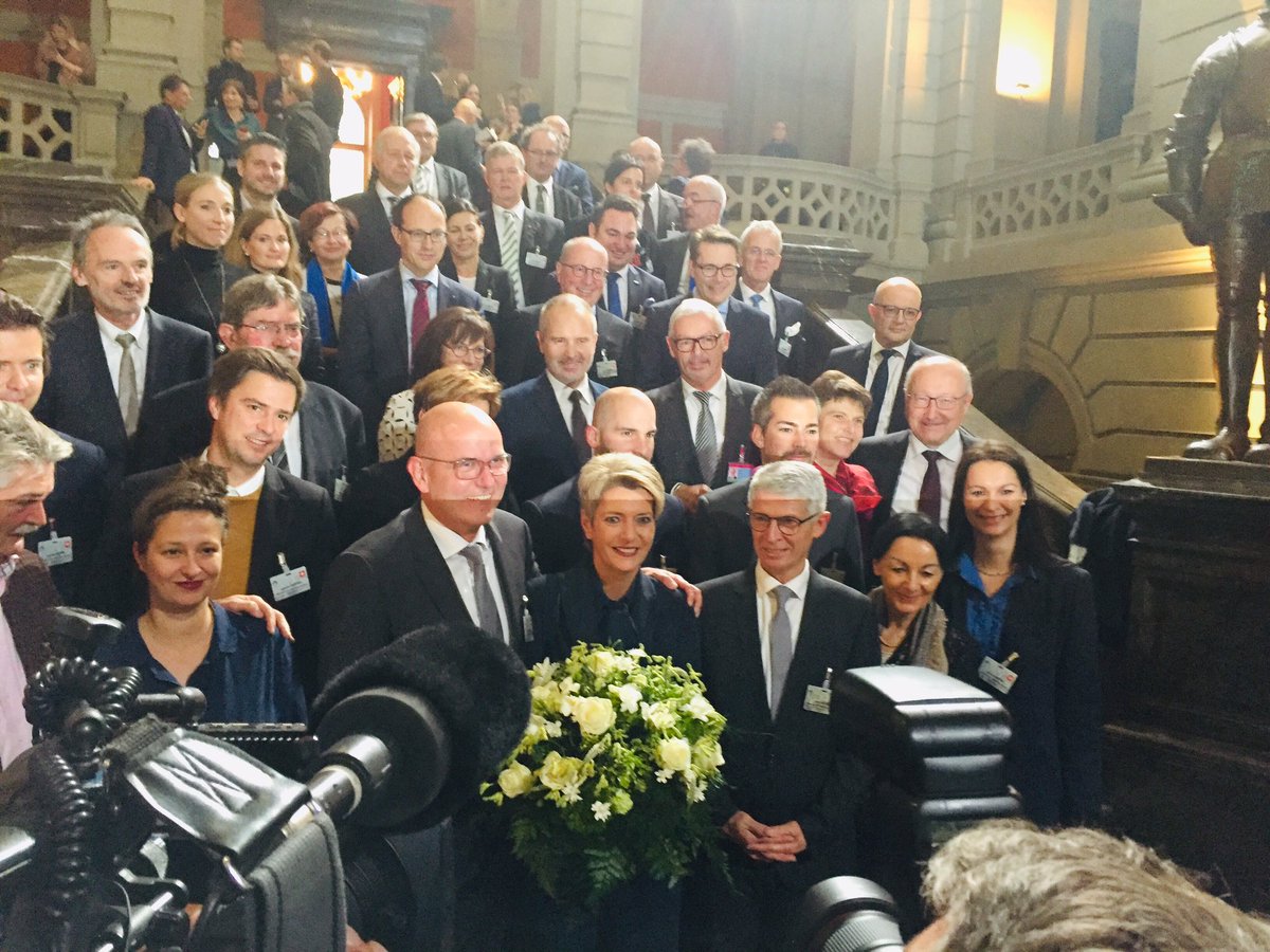 DianaGutjahr1's tweet photo. Liebe Karin Keller-Sutter, lieber Ueli Maurer. Ich gratuliere  euch von ❤️ zur Wahl als #Bundesrätin und #Bundespräsidenten.
Damit hat die #Ostschweiz wieder eine würdige Vertreterin in der Landesregierung und macht mich als Thurgauerin stolz. #IchBinOstschweizerin #MiniHeimat https://t.co/nepgQgBLiQ