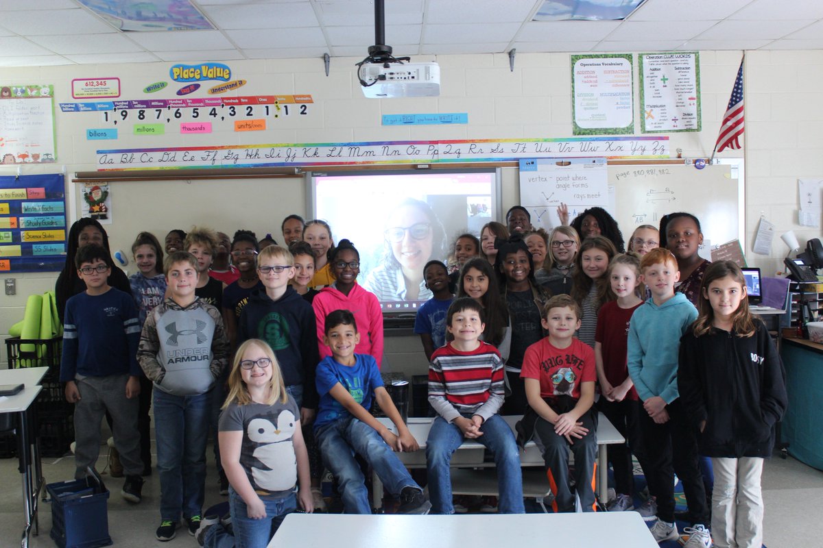 Tech_CoachLloyd's tweet image. Just hanging out with Mrs. Harris, an Antarctic scientist. What an awesome experience for our SRI 4th graders. #AntarcticaWeek #GlacierThwaites @ThwaitesGlacier