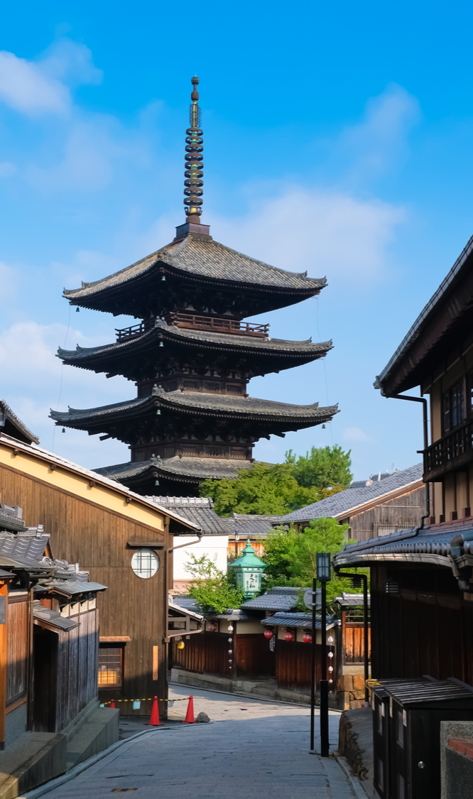 raisa6690's tweet photo. Ngomongin kota yang indah di Jepang, salah satu yang paling indah itu Kyoto. Nggak cuma kaya unsur tradisionalnya, Kyoto juga keren banget pas lagi musim semi dan musim gugur. Sakuranya itu lho! Di Kyoto juga kita bakal dimanjain banget sama keramahan orang lokalnya! #JNTOID https://t.co/a3NCcdFAJw