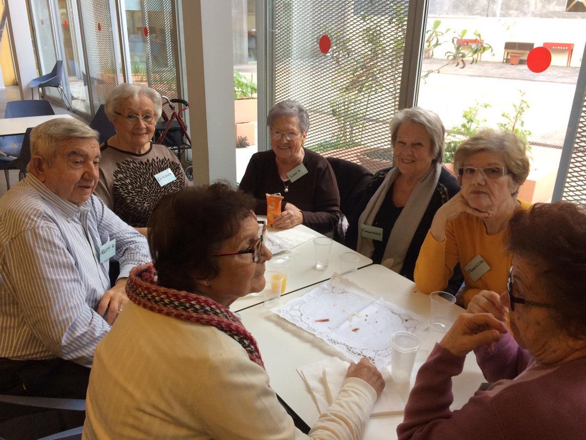 XarxaCasals_StM's tweet photo. Avui hem començat els #CiclesDeSalut al #CasalQuatreCantons amb la participació de @CAPPoblenouPED i #Vincles La conferència de @pdominguezpolo ha estat molt interessant.Moltes gràcies a tots per la vostra implicació !!!! https://t.co/e9M3kSbWtU