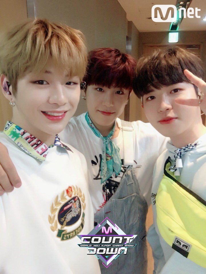 asd788990's tweet photo. #MAMAVOTE #wannaonetripleposition  그룹으로는 그룹상 유닛으로는 유닛상 상 다 받자 https://t.co/FgkEI3GFd3