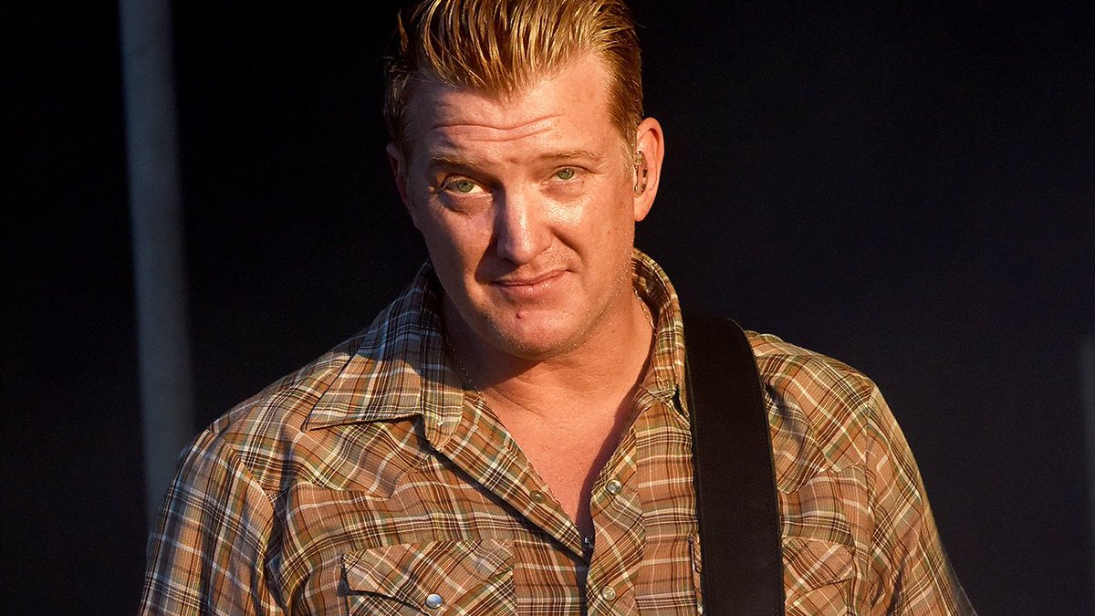 Queens Of The Stone Age get festive with charity Christmas single: loudersound.com/news/queens-of…