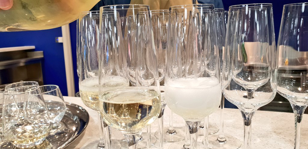 UniNorthants's tweet image. Tonight we're celebrating our fantastic graduates at #TheThread at Waterside. A wonderful evening ahead, well done to everyone!  #UONGrads #UON #Uninorthants