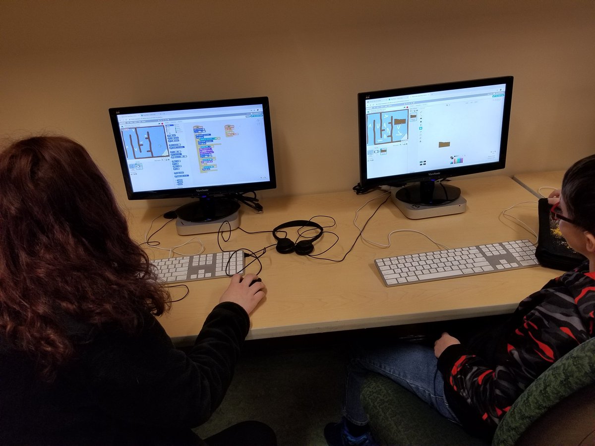 smithdyough's tweet image. 7th grade YIMS Ss celebrating Computer Science Education Week with @scratch and @CodeClubWorld. #youghsd #computerscienceeducationweek #CSEdWeek #therealmrsmith #computerlab104